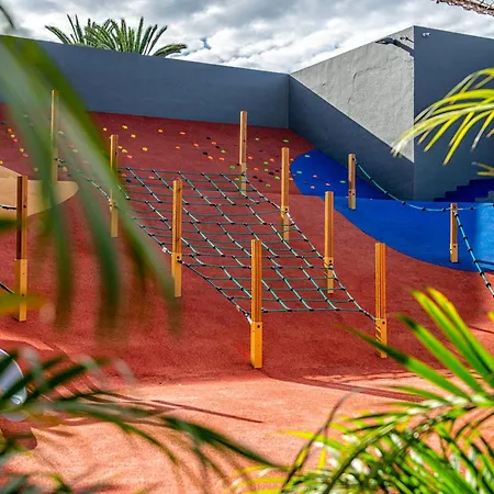 Adrián Roca Nivaria Hotel