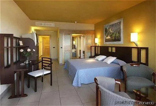 Adrián Roca Nivaria Hotel