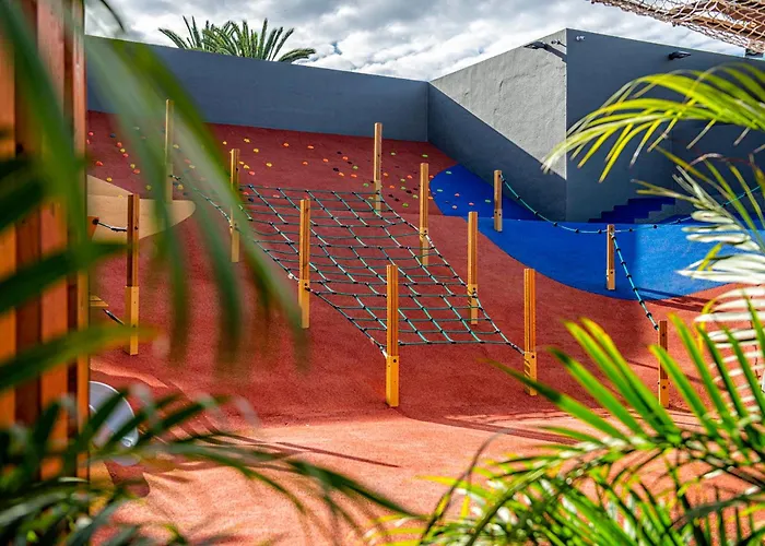 Adrián Roca Nivaria Hotel