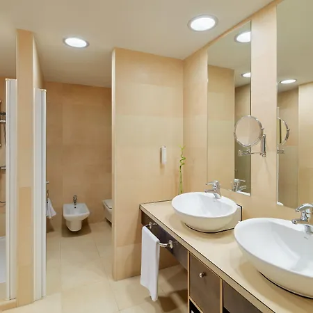 Adrian Roca Nivaria Hotel