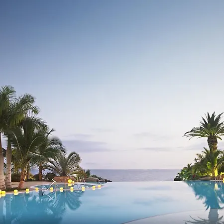 Adrian Roca Nivaria Hotell 5*